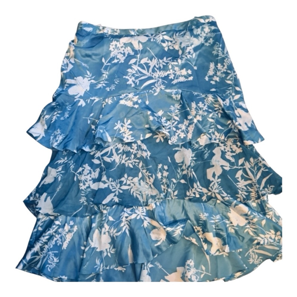 Banana Republic Silk Blue Flowery Size 8
Tiered Scalloped